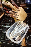 KNIFE BLOCK W/ASST. KNIVES AND STAINLESS FLATWARE