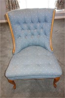 FRENCH STYLE UPHOLSTERED CHAIR