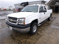 2004 Chevrolet 2500 Extra Cab Pick Up Truck