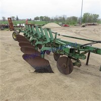 John Deere 2500 6-18 plow