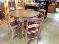 1950's ROUND TABLE AND 4 CHAIRS