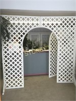 Lattice Arch Way With 3 Panel Backing