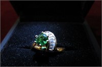 APPROX. 1K EMERALD W/ BAGETTE DIAMONDS (14KT)