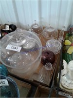 Assorted glass, mostly apples