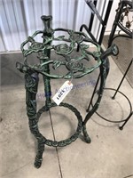 Iron stand--green/black rose cut-out, 10.5" round