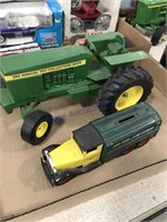 JD tractor, JD Lube Express bank