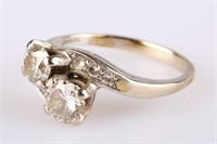 A Lady's Diamond Ring in White Gold