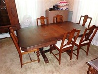 Vintage Walnut dining table with six chairs