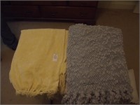 2 Throws/Blankets