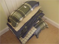 2 Twin Comforter Sets