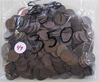 (350) Wheat pennies of various dates.