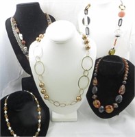 (5) FASHION BEADED NECKLACES