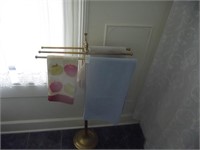 Towel Rack with Towels