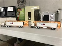 2 Esbenshade Mills Winross Trucks