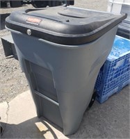 Rubbermaid. Locking Garbage Can with keys