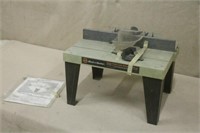 BLACK AND DECKER ROUTER TABLE WITH FENCE AND