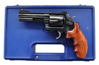 Smith & Wesson 586-4 DA Revolver.