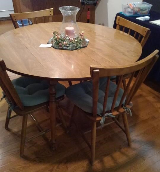 Ethan Allen Round 48 Maple Dining, Maple Dining Table And 4 Chairs