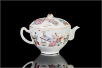 FAMILLE ROSE PORCELAIN TEAPOT WITH DAOIST MOTIFS