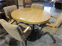 Oval top dining table w/4 chairs and 1 leaf