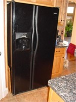 Black Frigidaire Side-by-Side Refrigerator/Freezer