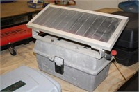 SOLAR POWERED ELECTRIC FENCER - WORKS