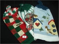 Set of three dishtowels with crochet accents - Shi