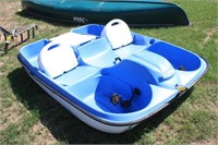 PELICAN 4-PERSON PADDLE BOAT