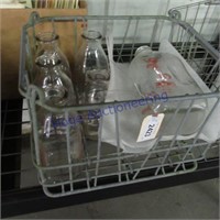 Wire crate w/6 milk bottles