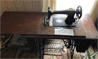 Singer Sewing Machine w/ Table