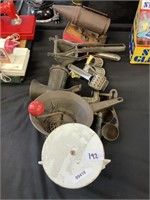 QTY OF VINTAGE KITCHENALIA INCLUDES SCALES