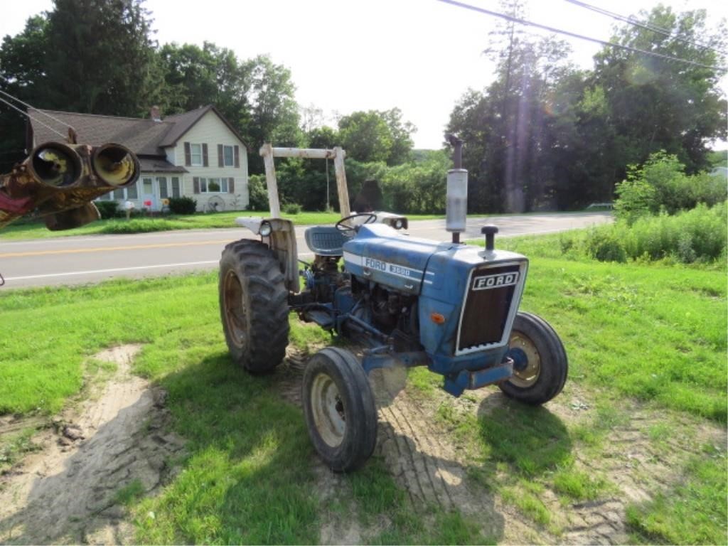 FORD 3600 GAS TRACTOR . Mason Auctions