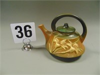 Roseville Zephyr Lily Teapot