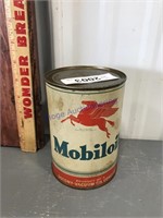 Mobiloil motor oil quart can, open on bottom