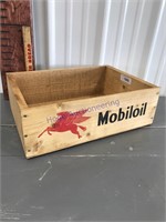 Mobiloil wood box, 18 x 12.5 x 6" tall