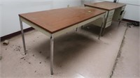 5' Desk w/5 Drawers & 30 x30" Table