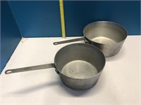 9" & 10" Crestware Pots