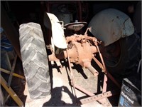 FORD 600  tractor w/loader starts right up