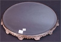 A 17" diameter mirrored plateau