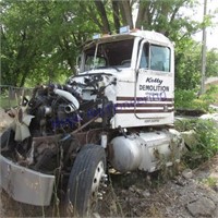 2000 Peterbilt Truck/tractor, parts only