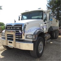 2009 Mack dump truck, GU713, Automatic