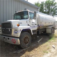 1995 Ford L8000 tanker truck