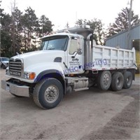 2006 Mack dump truck, CV700