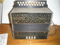 Venezia accordion button box 11in by 6in by 11in