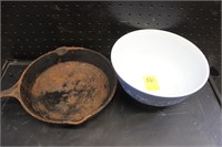 Pyrex Mixing Bowl and Lodge Cast Iron Skillet