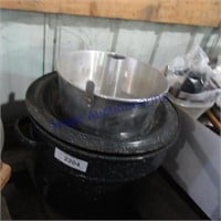 Enamel canning pot w/ bunt pan