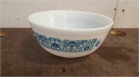 Vintage Pyrex 2.5QT Blue Design Bowl
