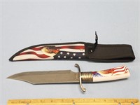 Patriotic hunting knife with etched Damascus desig
