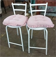 2 bar stools with cushions