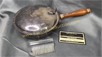 Silent butler with crumb brush